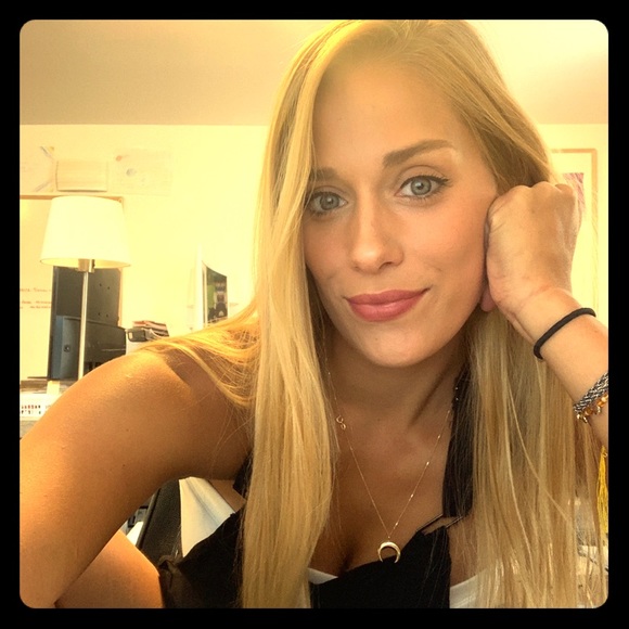 Meet your Posher, Monika - Picture 1 of 1